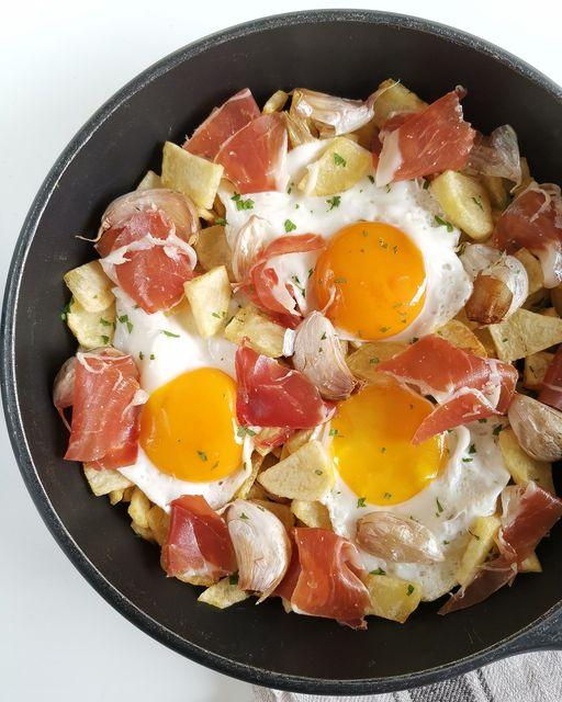 Huevos Rotos con Jamón