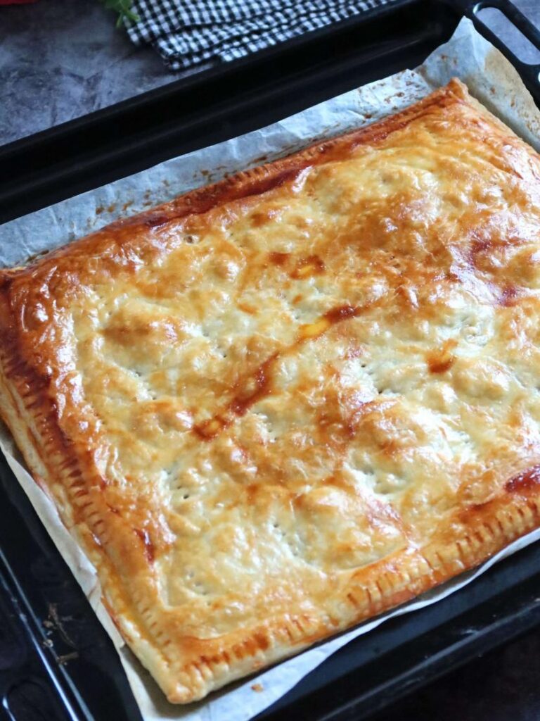 Empanada de Espinacas y Champiñones con Masa de Hojaldre