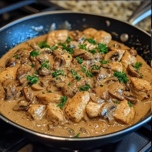 Pollo en Salsa de Champiñones