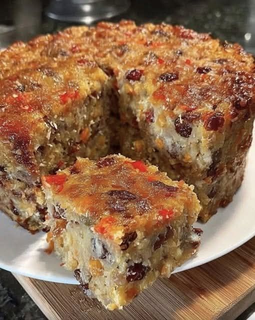 Pastel de Frutas Clásico y Húmedo: Tradición, Aroma y Sabor en Cada Bocado